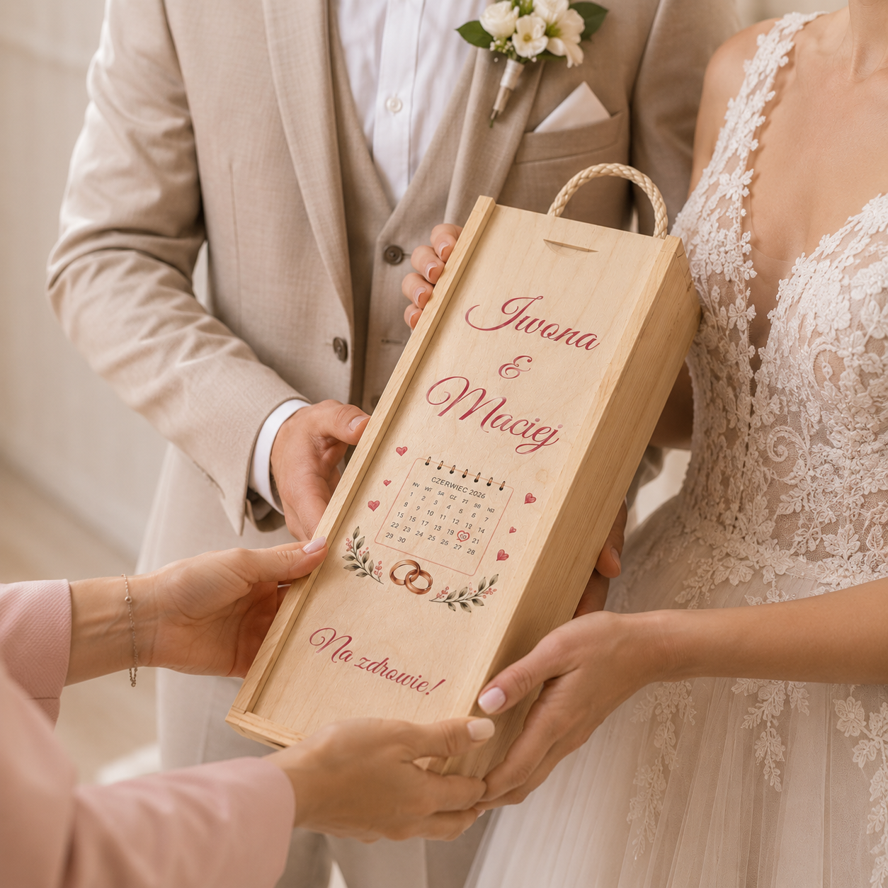 Personalizowana Skrzynka na Wino z Imionami i Datą – Kalendarz Ślubny