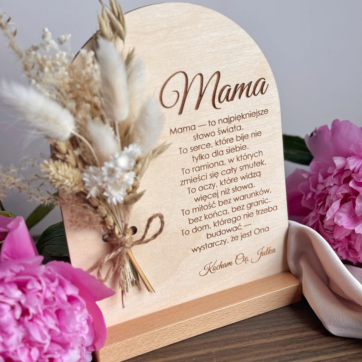 #Stand #Grawer #BukietSuszonychKwiatów #Rękodzieło #Dekoracja #PersonalizowanyPrezent #Naturalne #DrewnianaPodstawka #WyjątkowyPrezent #DzieńMatki #Urodziny #Rocznica #Ozdoba #Miłość #Styl #Kwiaty #PrezentDlaMamy