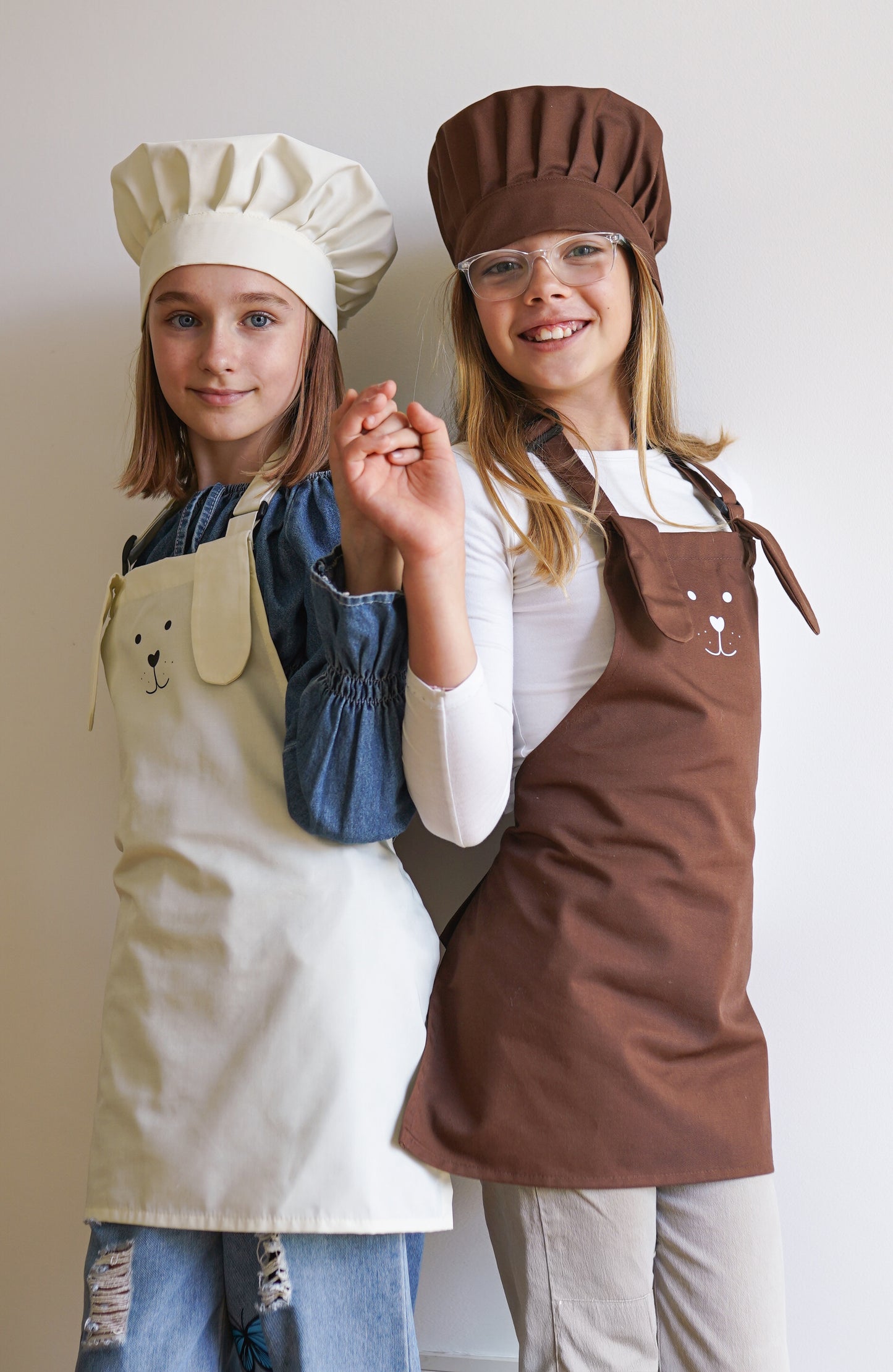 APRON AND HAT SET brown with appliqué