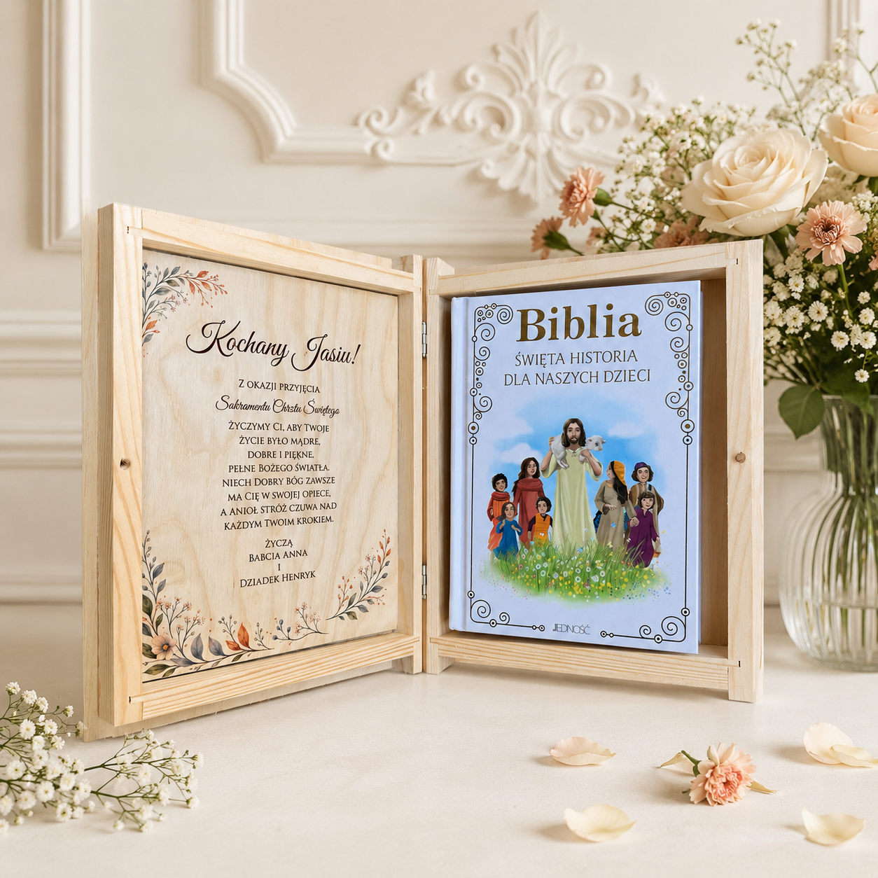 Drewniana szkatułka z Biblią dla dziecka z grawerem imienia