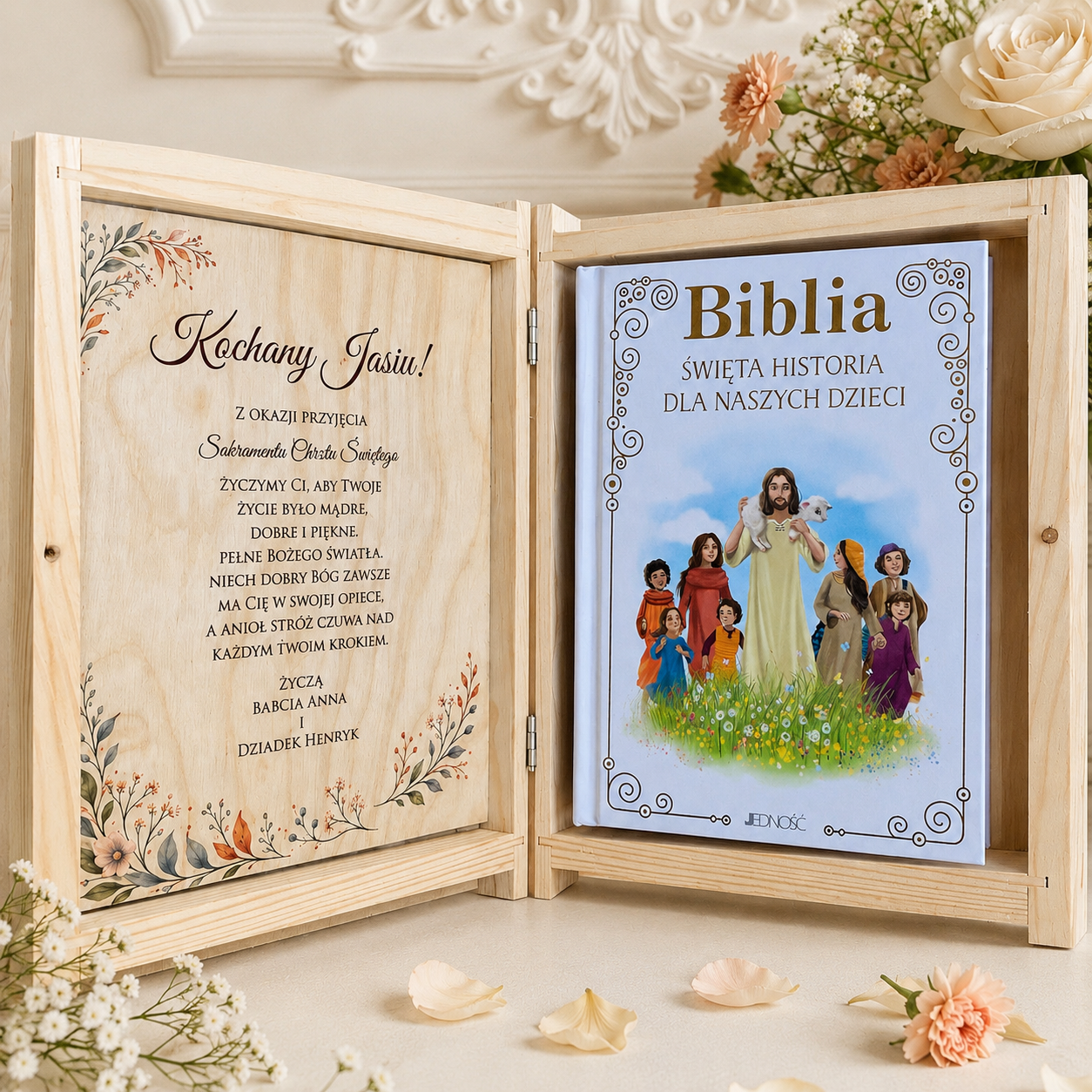 Personalizowana drewniana szkatułka z Biblią dla dziecka na Chrzest Święty