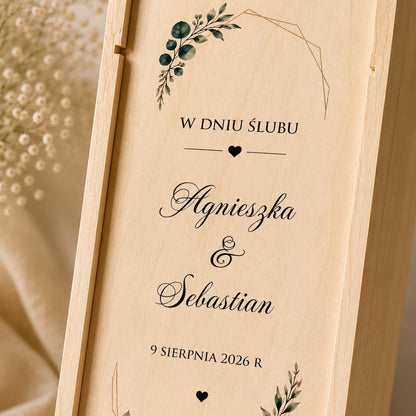 Personalizowana Skrzynka na Wino z Imionami i Datą – Eukaliptus Boho