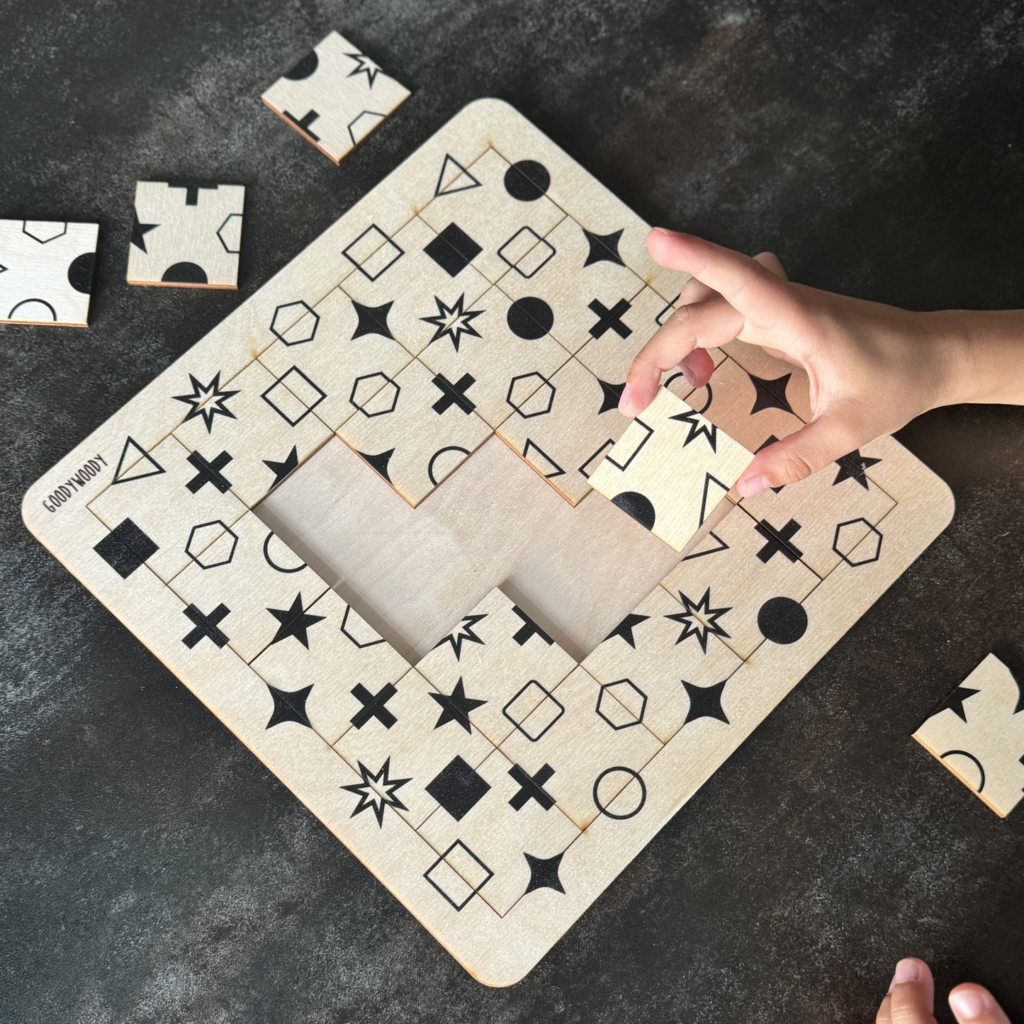 Logical puzzle - shapes