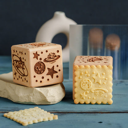 KOSMOS, cake cube